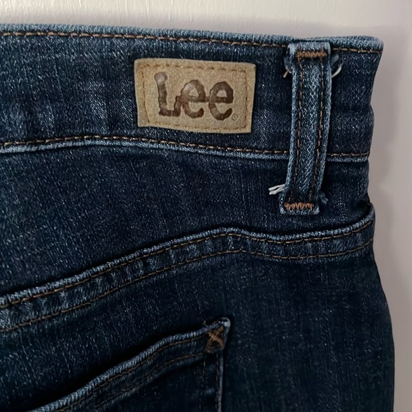 Lee relaxed fit, mid rise, straight leg jeans size 18 - Picture 9 of 14